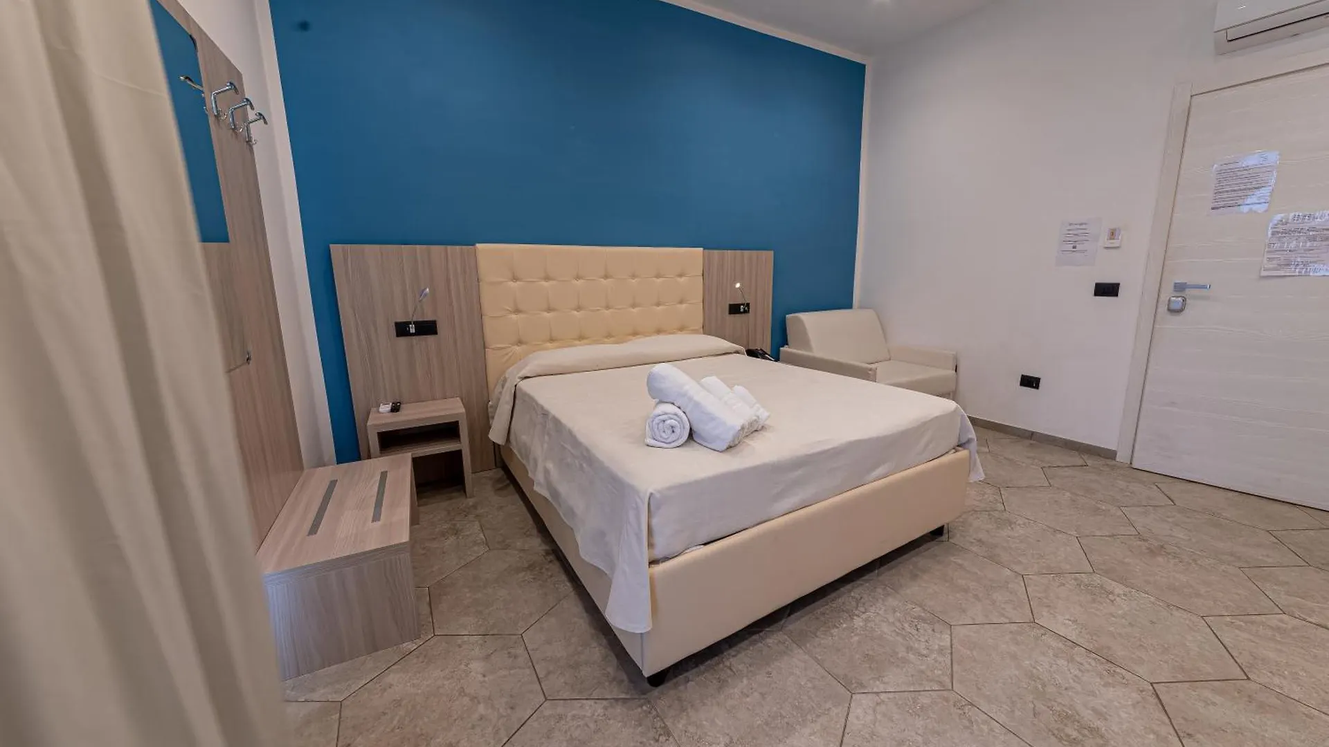 Residenza San Lorenzo Nápoles 0*,  Itália